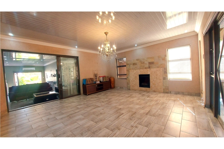 5 Bedroom Property for Sale in Meerhof North West